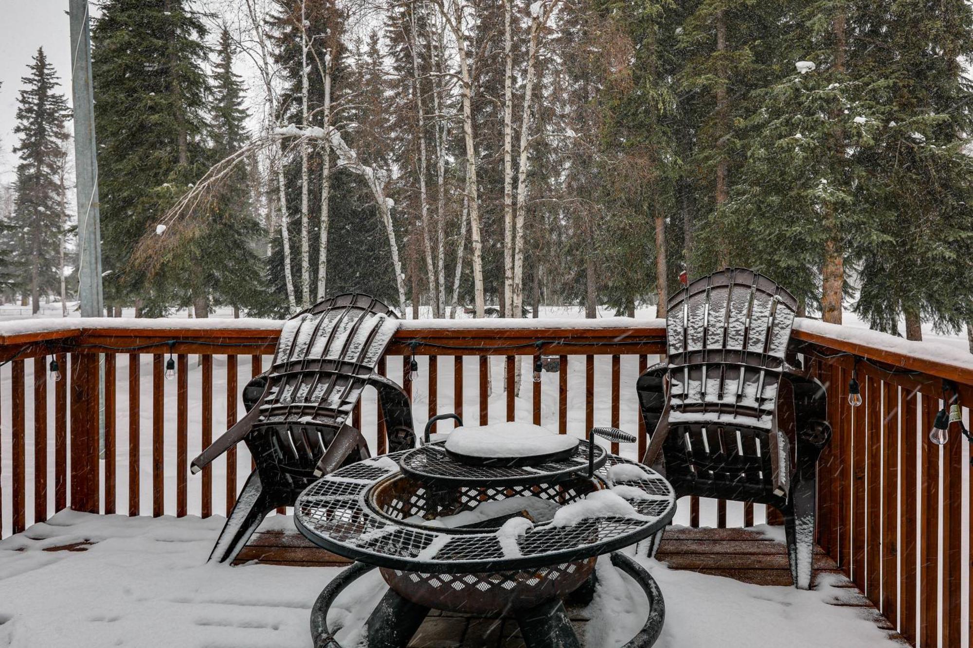 North Pole Escape With Deck And Aurora Lights Views! Vila Exterior foto